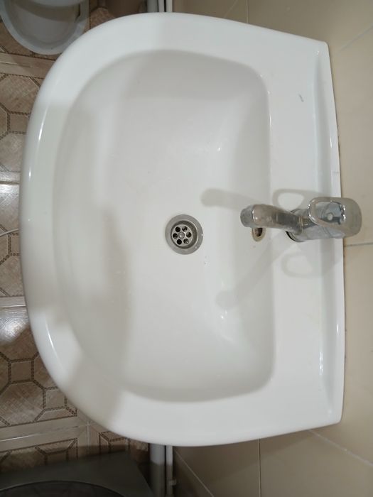 Продам раковину на ножке