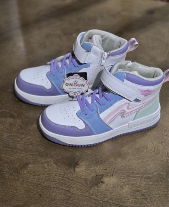 Кроссовки детские