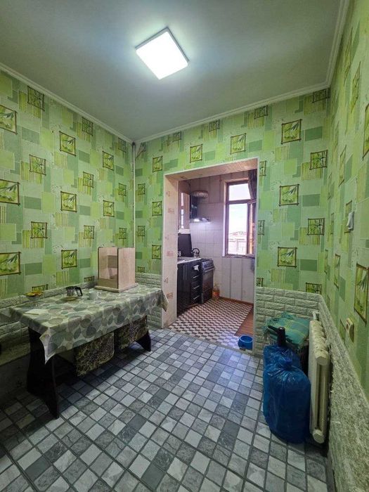 Арзон нархда 6 микрн 2 хонали квартира сотилади