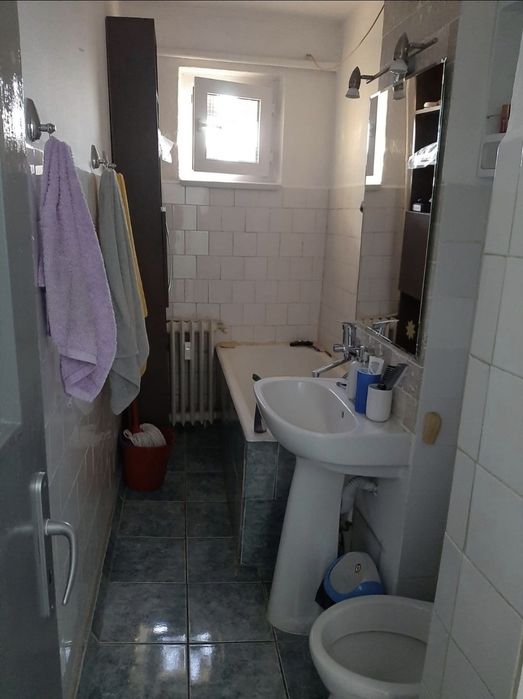 Chirie apartament 2 camere semidecomandat