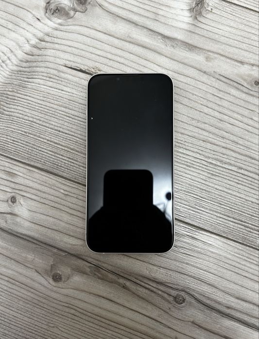 Телефон iPhone 13