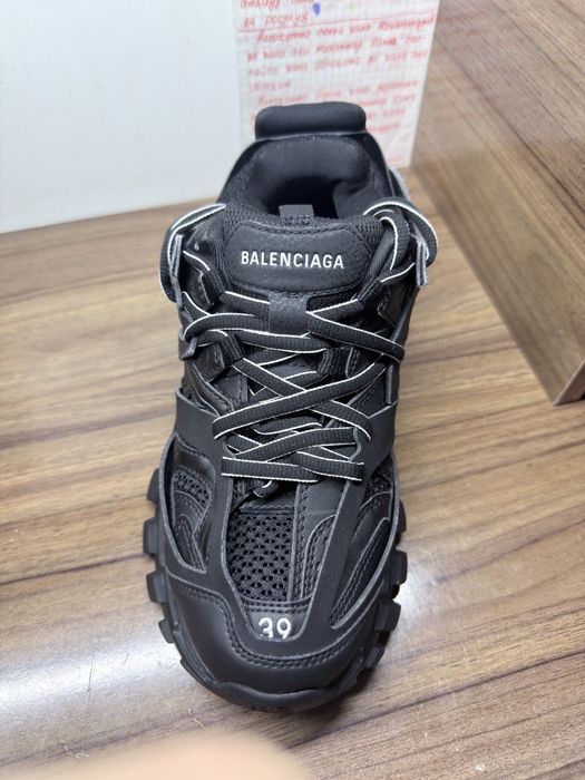 Balenciaga track 39