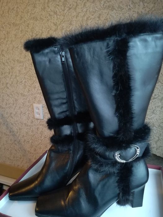 Продам женские сапожки