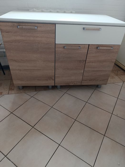 Кухонный гарнитур, стол со стульями