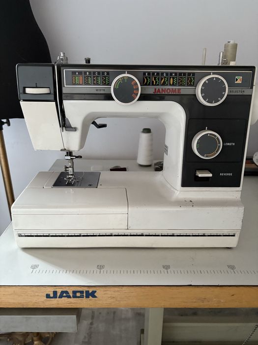 Швейная машинка janome