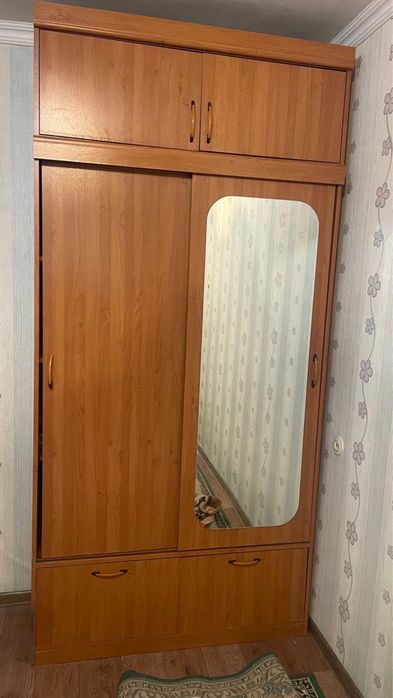 Шкаф и айна в хорошем состоянии город Жанаозене!