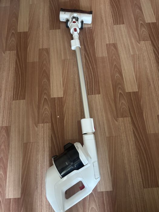 Пылесос вертикальный