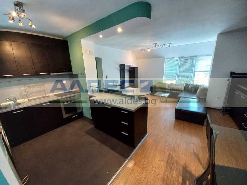 Дава се под наем Тристаен апартамент в София, Надежда 2 - 81 кв.м за 561 € - Снимка #1