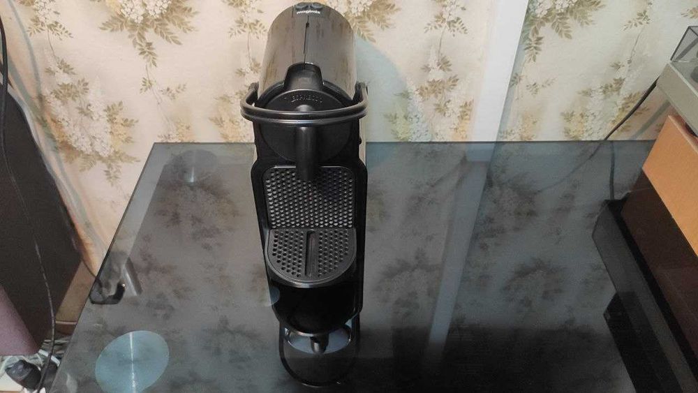 Капсульная кофемашина Nespresso Delonghi