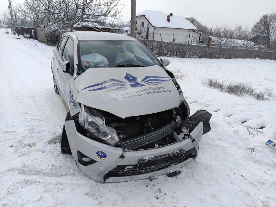 Masina avariata Toyota Yaris Hatchback 2016 pretabila pentru reparatie sau piese de schimb 70 mii km