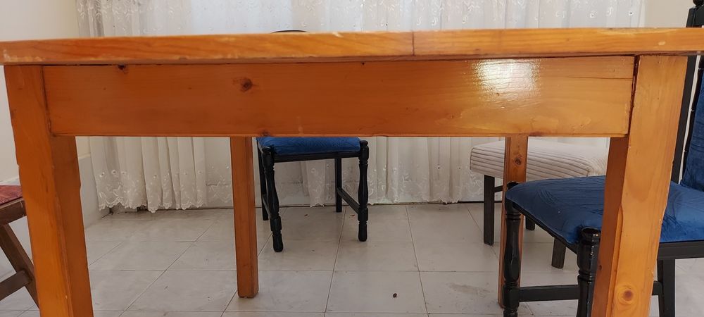 Кръгла трапеза маса