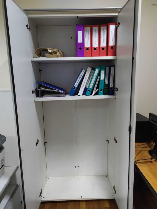 Офисные столы и Шкафы