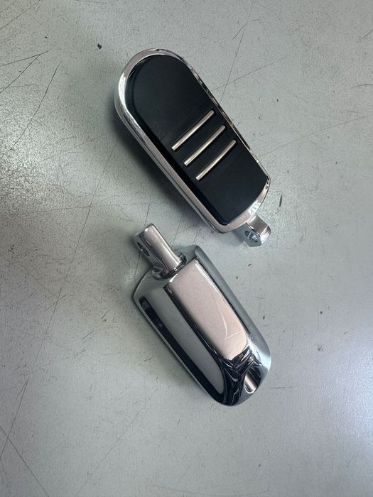 НОВИ хромирани степенки за Harley Davidson