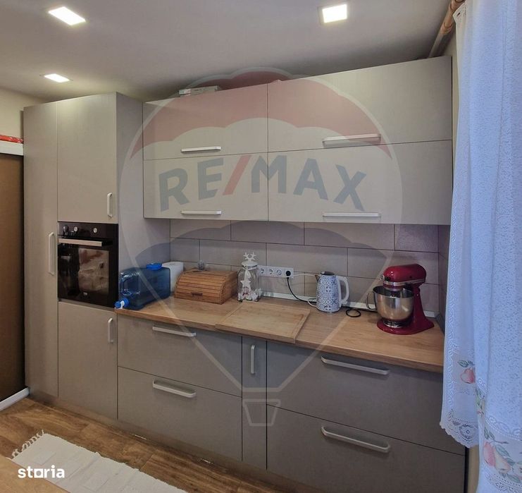 Apartament cu 4 camere de vânzare în zona Ultracentral