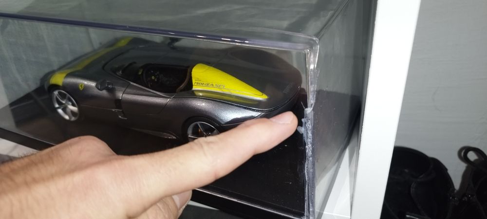 Bburago 1:18 Ferrari Monza SP1 + Дисплей кейс