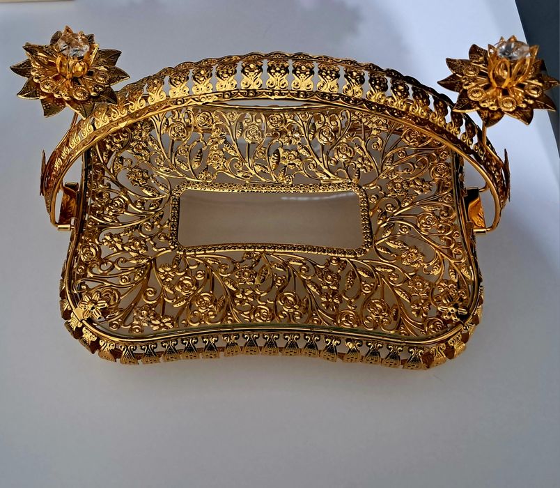 Продам новую  менажницу