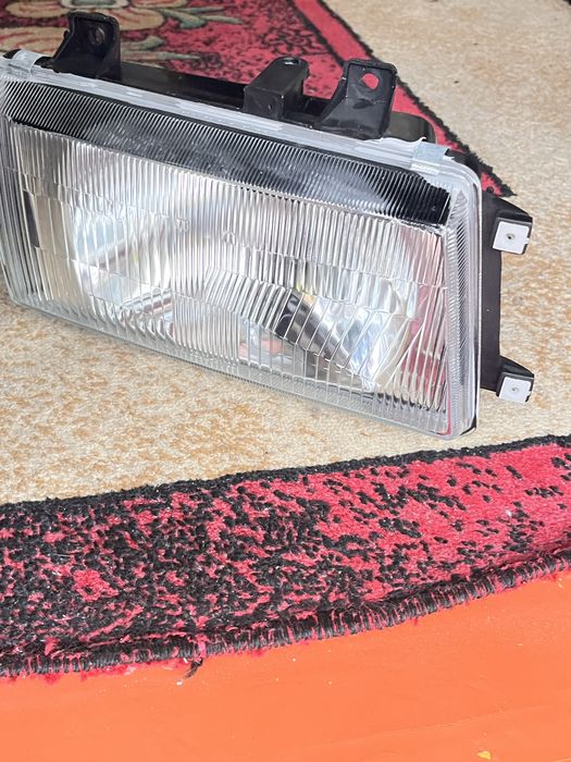 Фары LOBO справа.