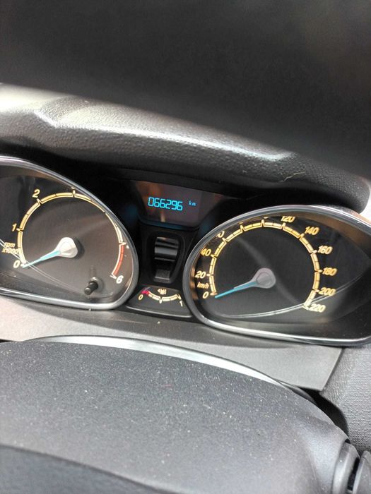 Vand masina Ford Fiesta in Bucuresti