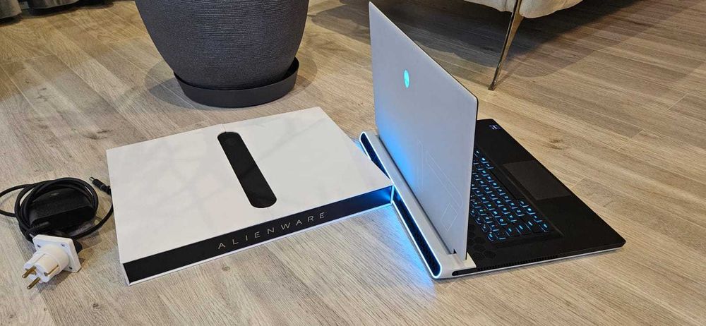 Laptop Alienware x17, nvidia rtx 3070, 17 inch-360hz impecabil