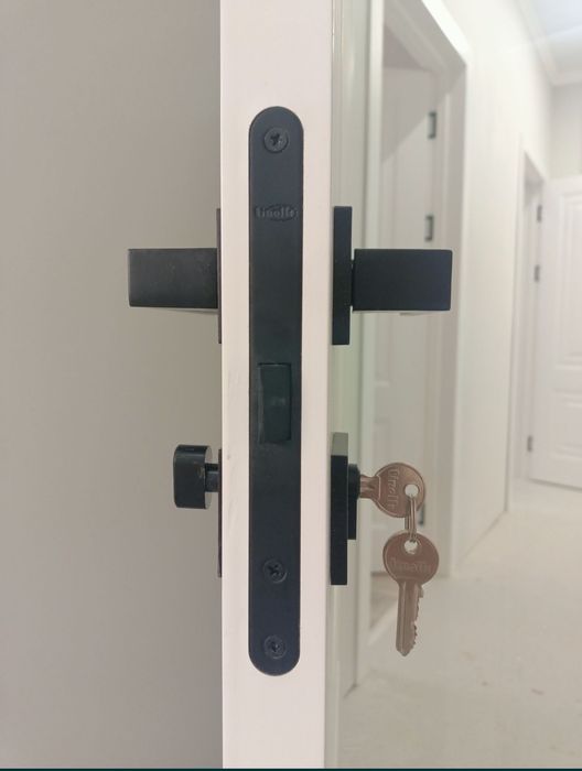 Есік орнатамын, Установка двер