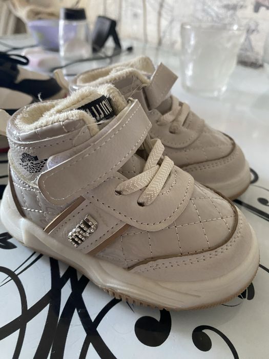 Продам детские ботинки для девочек