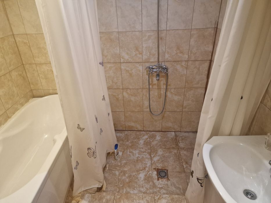 Продава се къща до старческия дом