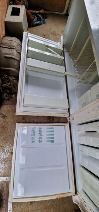 Хладилник с фризер за вграждане Аристон