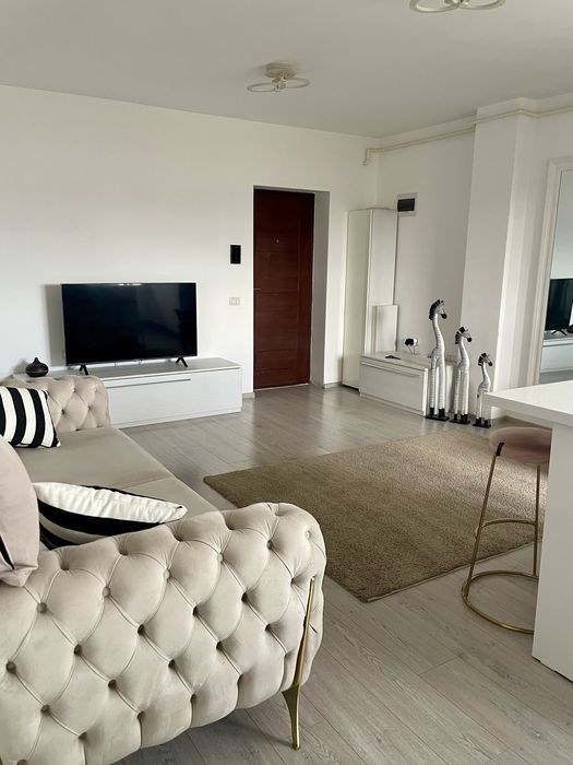 Inchiriez apartament