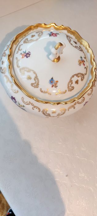 Немска порцеланова супиера с капак – Fine China, златна декорация
