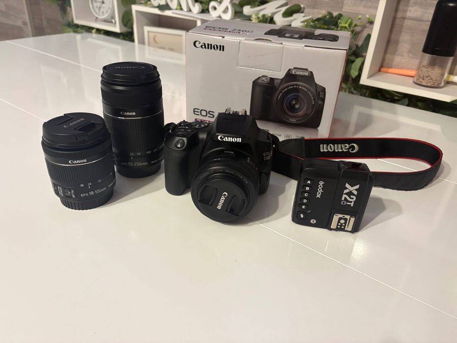 EOS 250D, обектив- 50mm/1.8f, 18.55mm, 55-250mm, синхронизатор