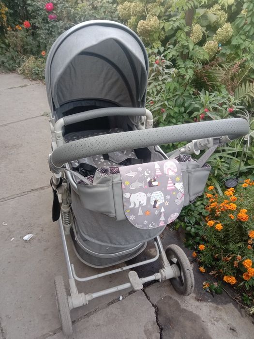 Коляска в отличном состояниии