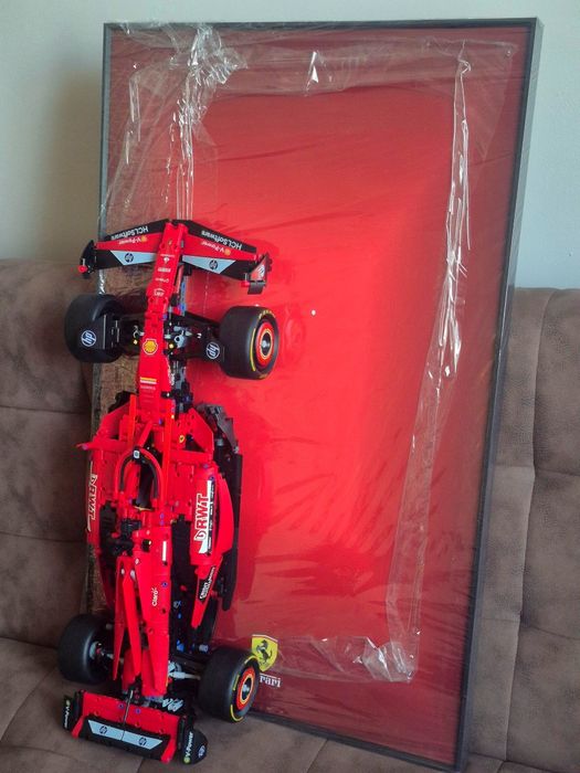 Лего Формула 1 Ferrari SF-24 + рамка держатель