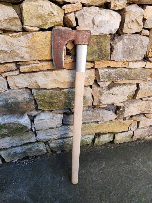 Стари брадви за дърва