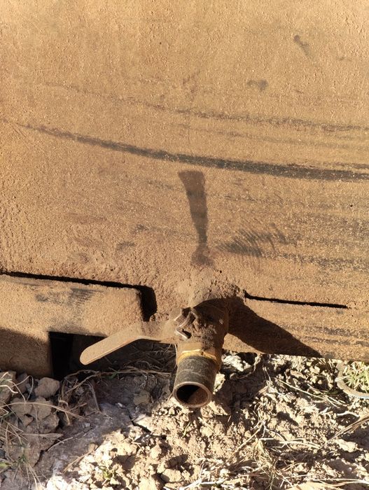 Емкость целый,с объемом 2000 литров