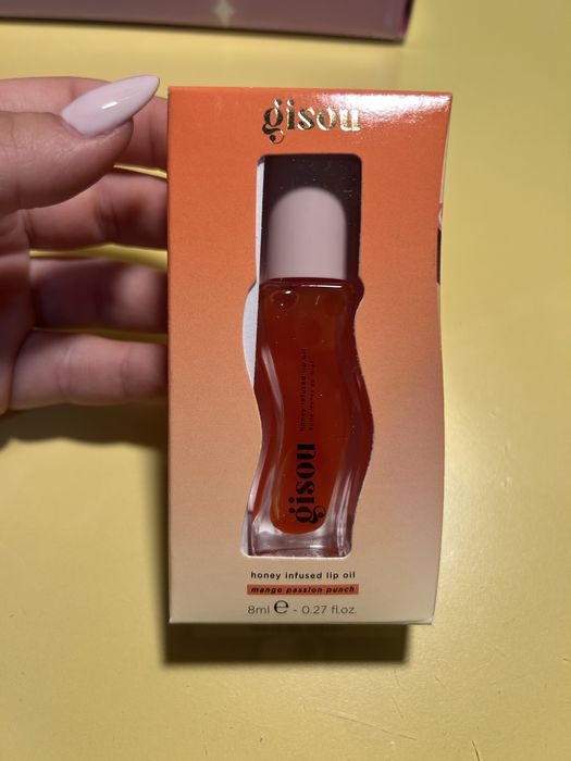 Gisou lip oil mango passion punch