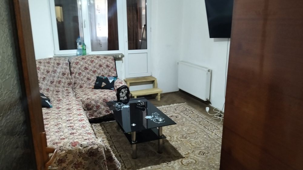 Închiriez apartament Plopilor