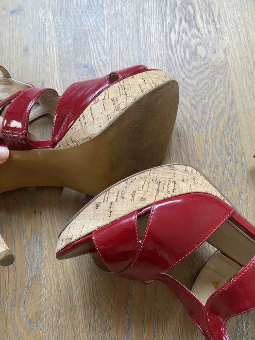 Червени обувки Guess