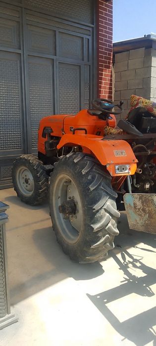 Traktor sotiladi