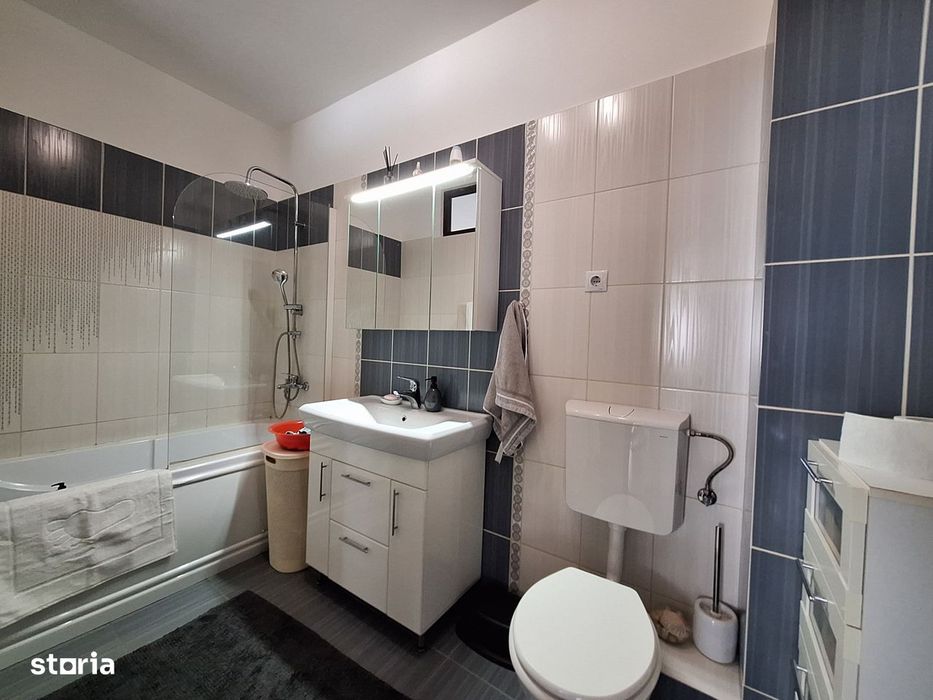Apartament cu 3 camere, 74 mp, balcon, zona Eroilor