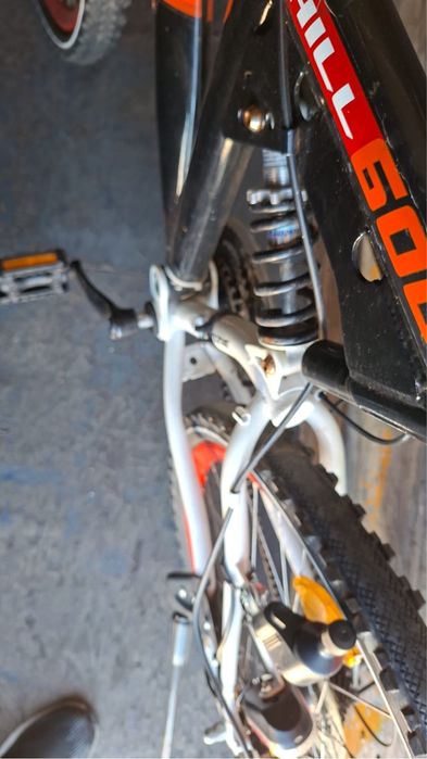 Bicicleta HiLL 800,frine disc,suspensie,anvelope,totul original