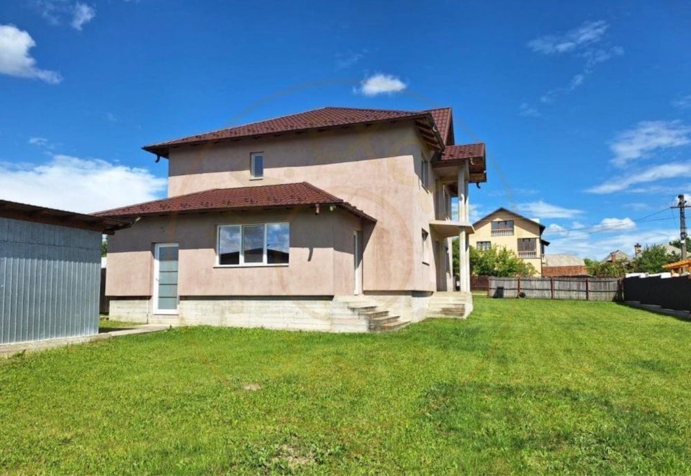 Casă Poiana Lacului -Dinculesti construcție solidă ,zonă liniștită