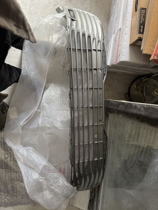 Продам решотку радиатора камри 70