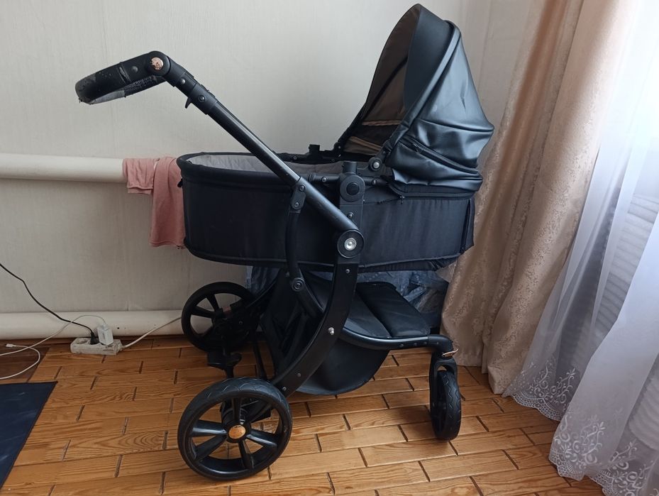 Продам коляску ,10000