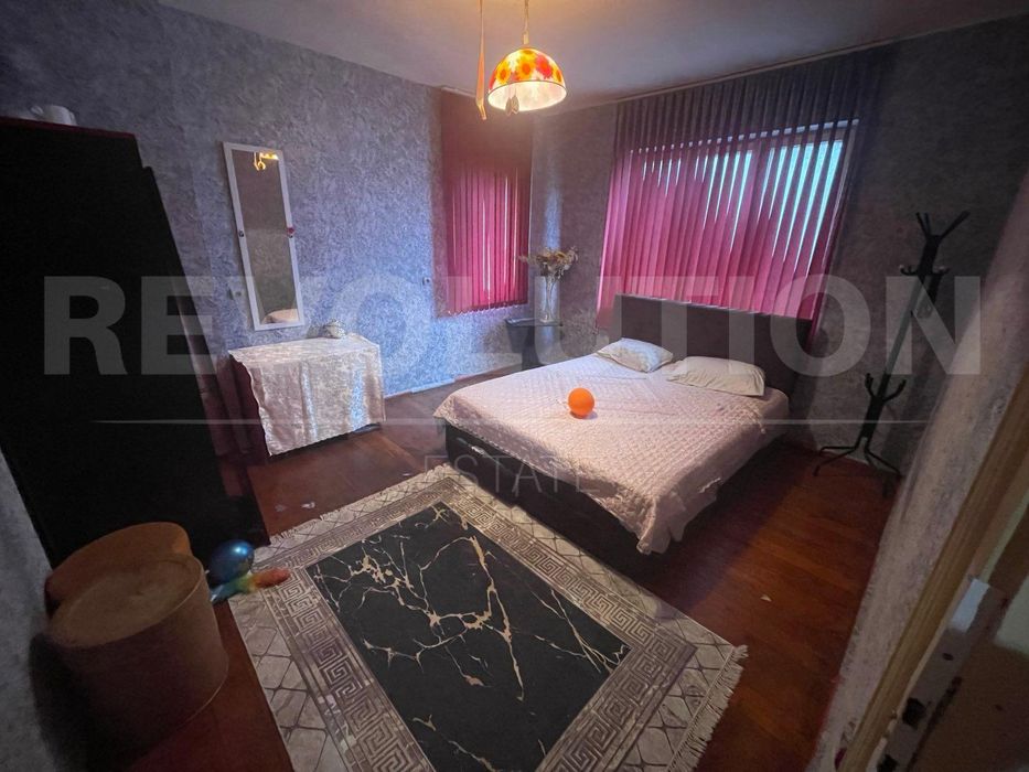 Продава се Къща в София, Център - 300 кв.м за 1020 €/кв.м - Снимка #2