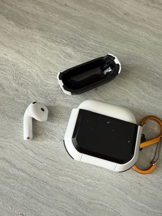 Продам airpods 4 оригинал