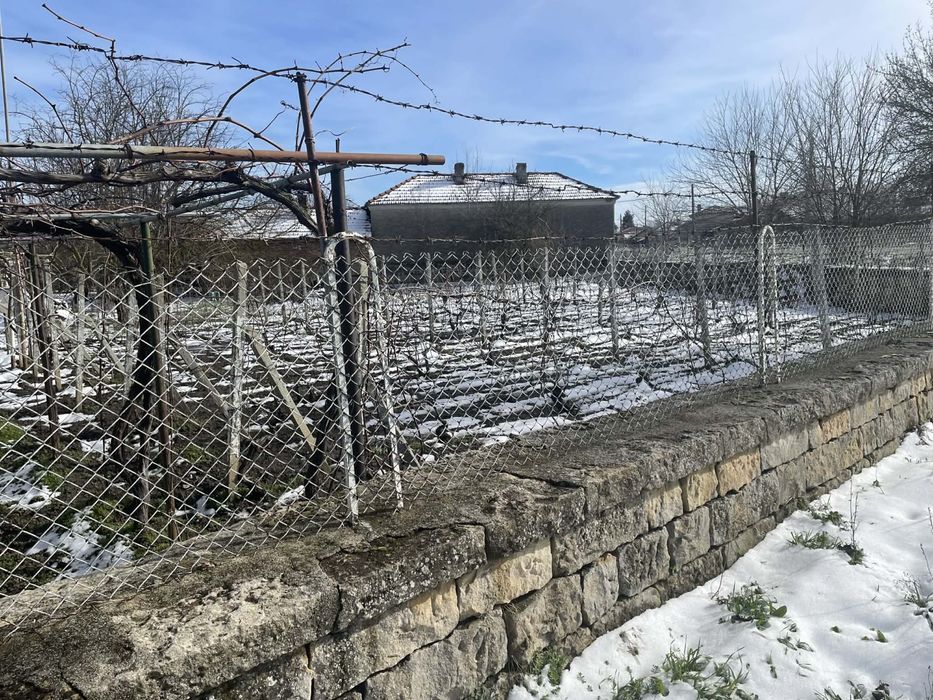 Собственик Продава къща с двор в село Млада Гвардия