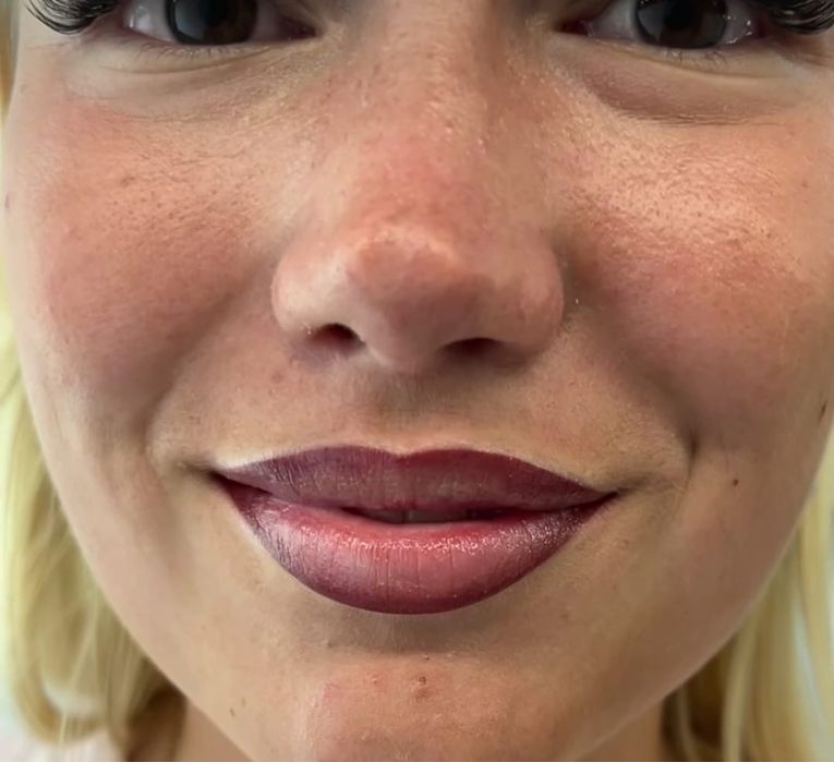 CAUT MODELE pentru micropigmentare buze