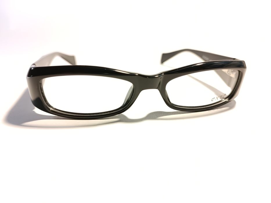 Vând doar en-gros rame de ochelari, noi, originale.