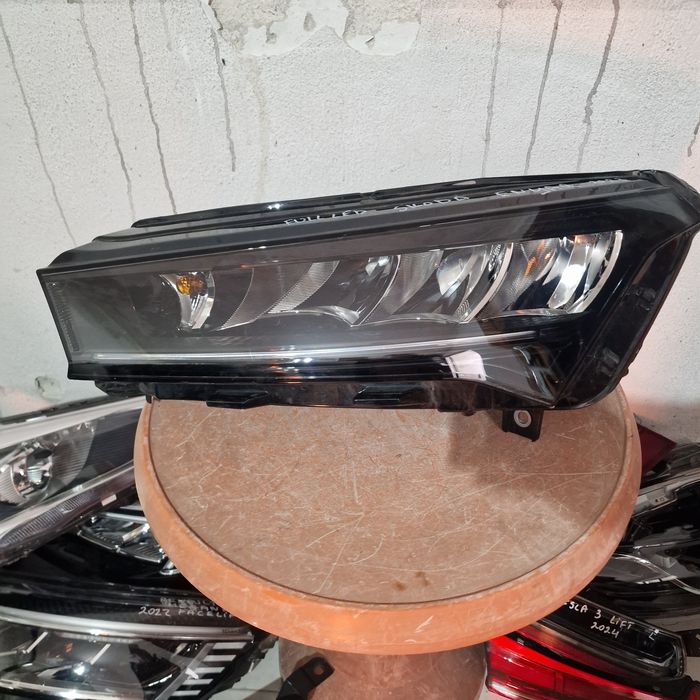 Skoda Enyaq 2023 full led ляв фар 2бр.
