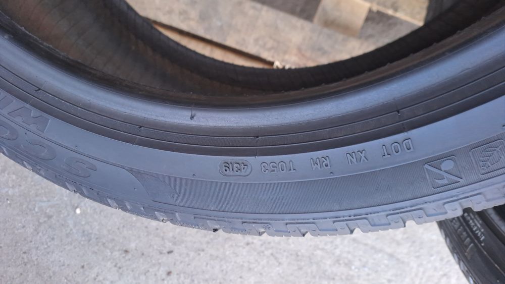 2бр. 255/40/21 Pirelli Scirpion Winter